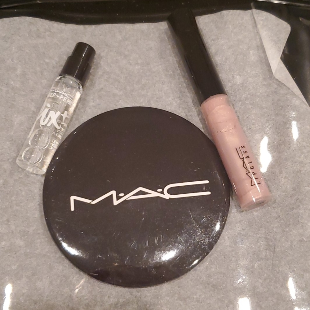 🎉🎉 Mac Travel Set HOST PICK - Picture 8 of 9